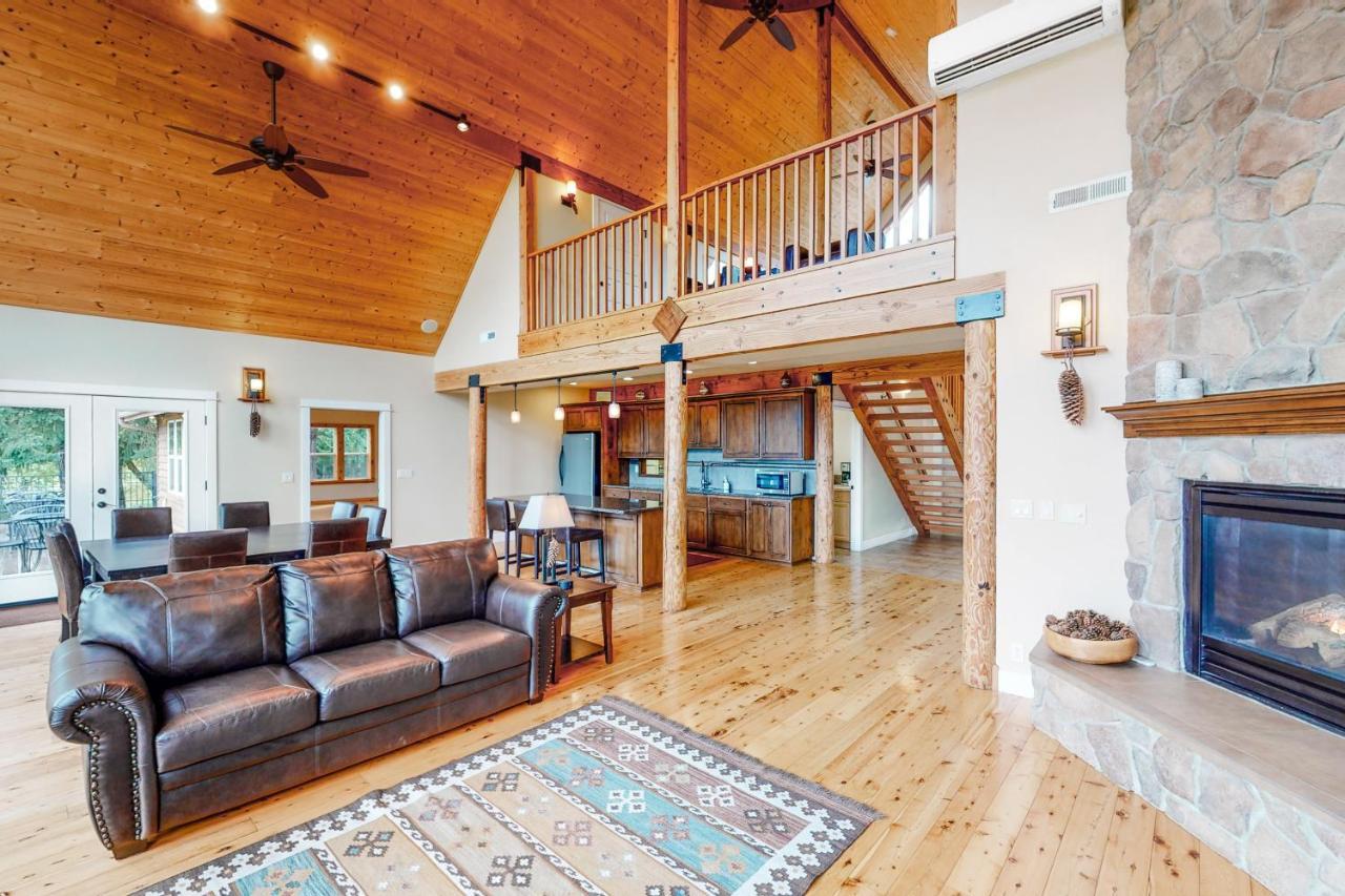 The Lodge At Diamond Woods 유진 외부 사진